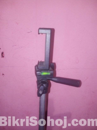 একটি tripod বিক্রি হবে